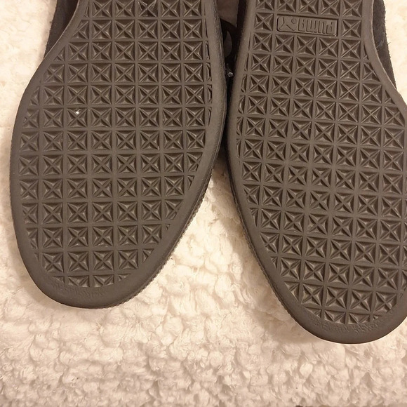 Mens Puma solid black suede sneakers size 10.5
